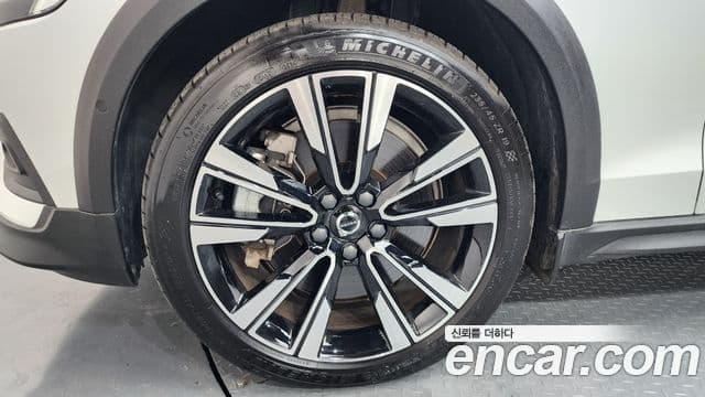Volvo V60 Cross Country 2024 — ფოტო 5/20