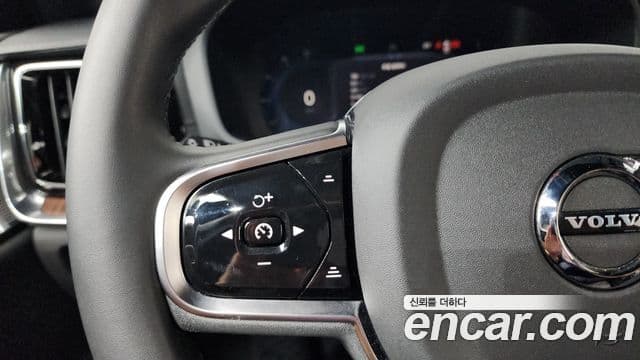 Volvo V60 Cross Country 2024 — ფოტო 17/20