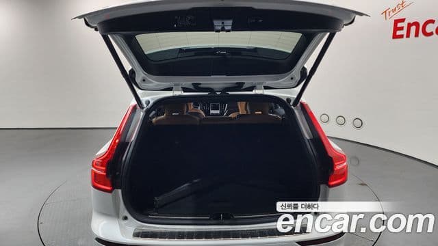 Volvo V60 Cross Country 2024 — фото 20 из 20