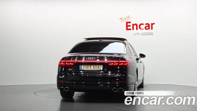 Audi S8 2021 — ფოტო 17/20