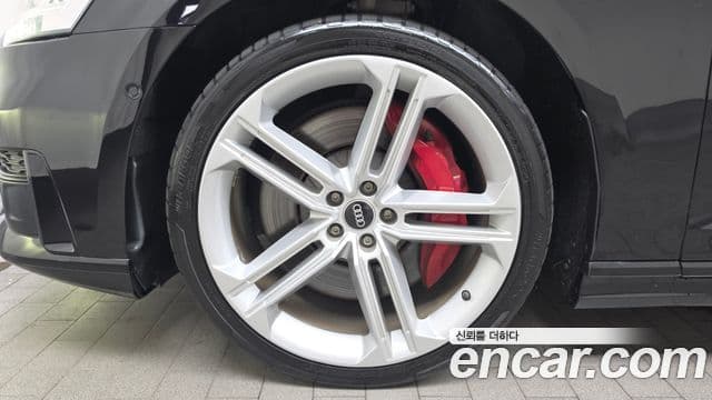 Audi S8 2021 — ფოტო 2/20