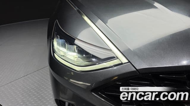 Hyundai Sonata Hybrid 2022 — Photo 16/31