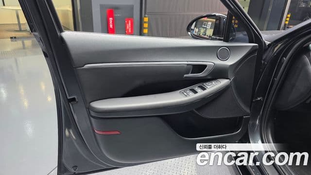 Hyundai Sonata Hybrid 2022 — Photo 18/31