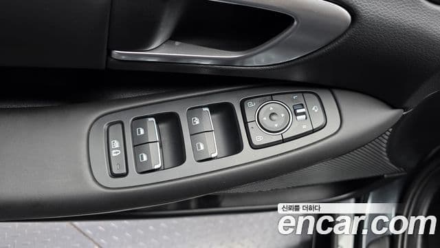 Hyundai Sonata Hybrid 2022 — Photo 12/31