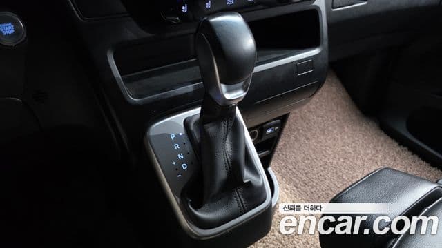 Hyundai Staria 2021 — Фото 8/20