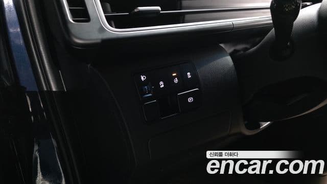 Hyundai Staria 2021 — Фото 18/20