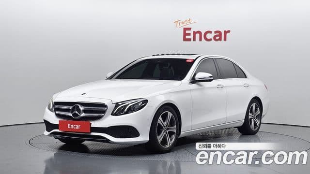 Mercedes-Benz E-Class 2018 — Фото 1/20