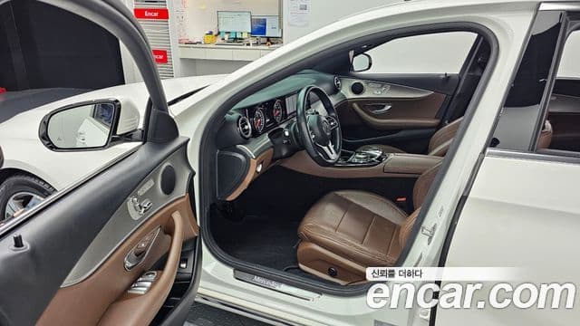 Mercedes-Benz E-Class 2018 — Фото 10/20