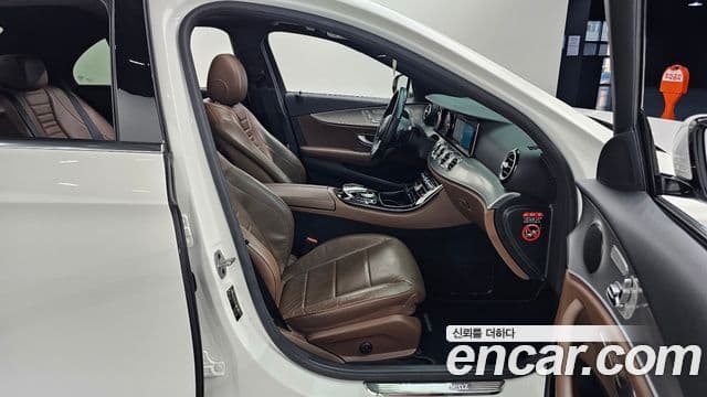Mercedes-Benz E-Class 2018 — Фото 11/20