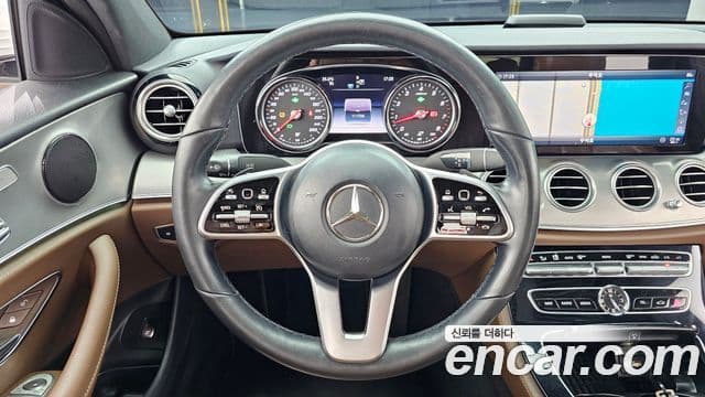 Mercedes-Benz E-Class 2018 — Фото 13/20