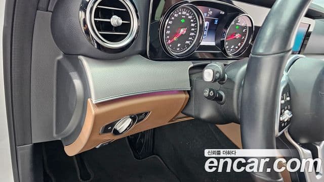 Mercedes-Benz E-Class 2018 — Фото 17/20
