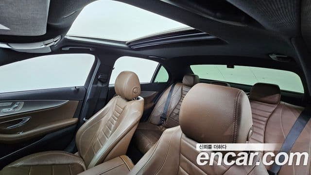 Mercedes-Benz E-Class 2018 — Фото 19/20