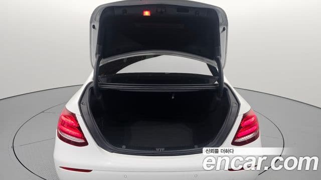 Mercedes-Benz E-Class 2018 — Фото 20/20