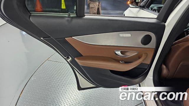 Mercedes-Benz E-Class 2018 — Şəkil 33/33
