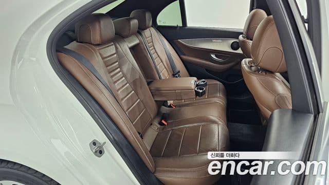 Mercedes-Benz E-Class 2018 — Şəkil 2/33