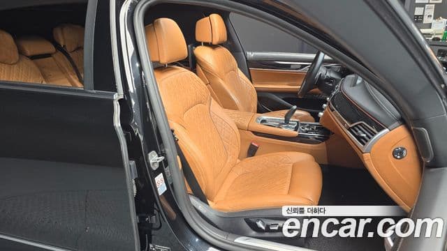 BMW 7 Series 2019 — фото 11 из 20