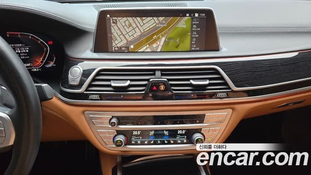 BMW 7 Series 2019 — ფოტო 20/20