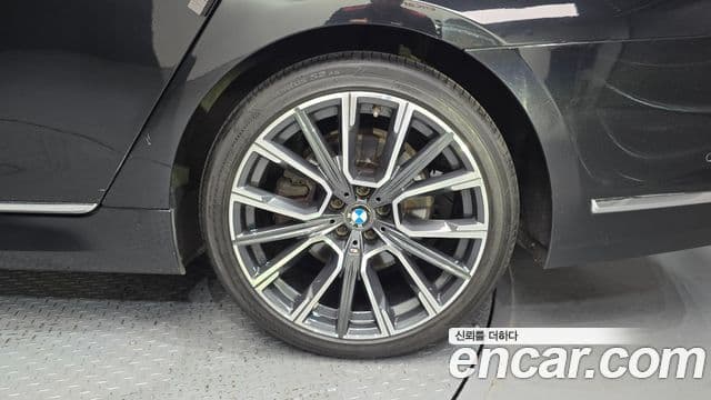 BMW 7 Series 2019 — Photo 14/33