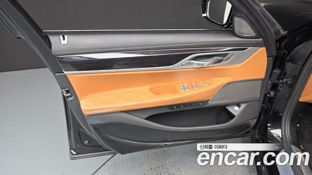 BMW 7 Series 2019 — Photo 8/33