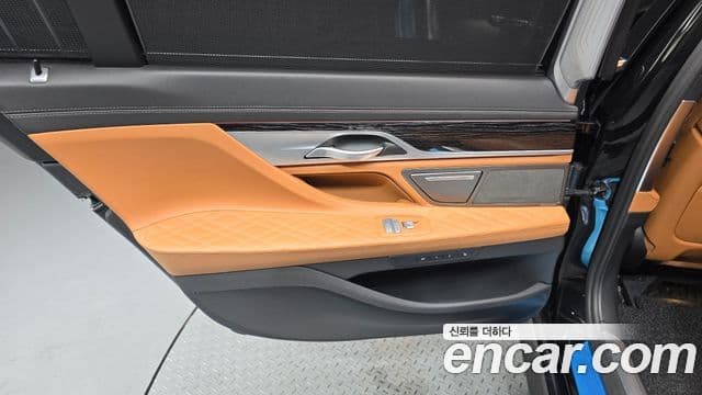 BMW 7 Series 2019 — Photo 16/33