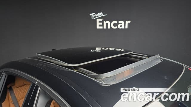 BMW 7 Series 2019 — Photo 28/33