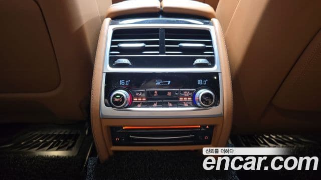BMW 7 Series 2019 — Photo 10/33