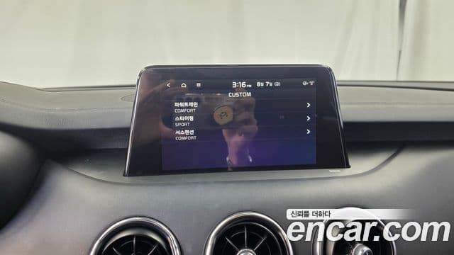 Kia Stinger 2018 — Photo 12/36