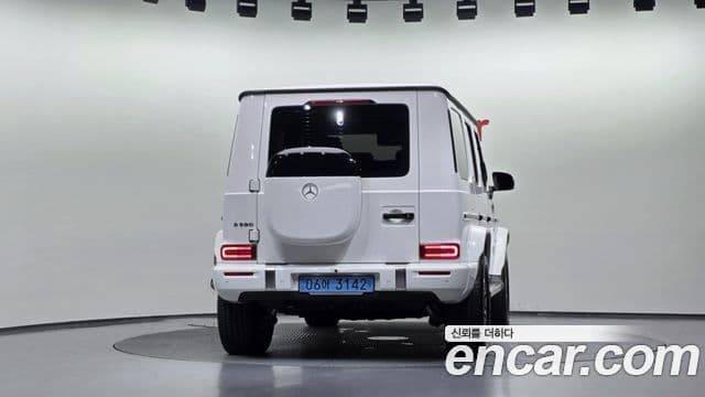 Mercedes-Benz G-Class 2025 — Photo 32/36