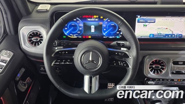 Mercedes-Benz G-Class 2025 — Photo 34/36