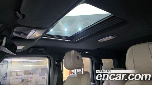 Mercedes-Benz G-Class 2025 — Photo 22/36