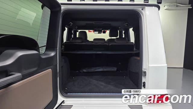 Mercedes-Benz G-Class 2025 — Photo 31/36