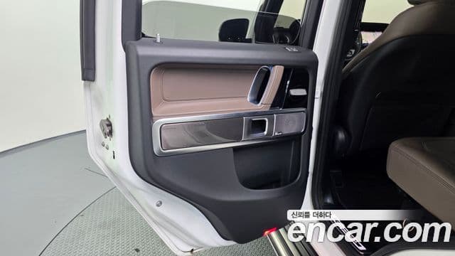Mercedes-Benz G-Class 2025 — Photo 35/36