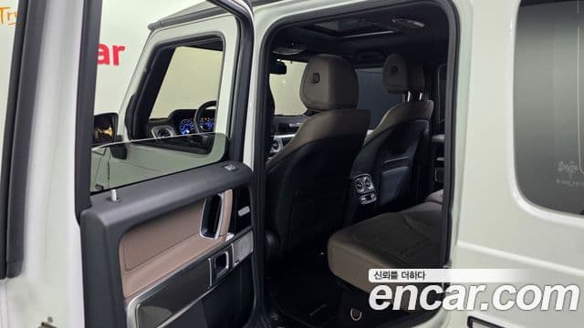 Mercedes-Benz G-Class 2025 — Photo 10/36