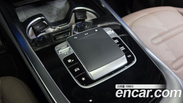 Mercedes-Benz G-Class 2025 — Photo 4/36