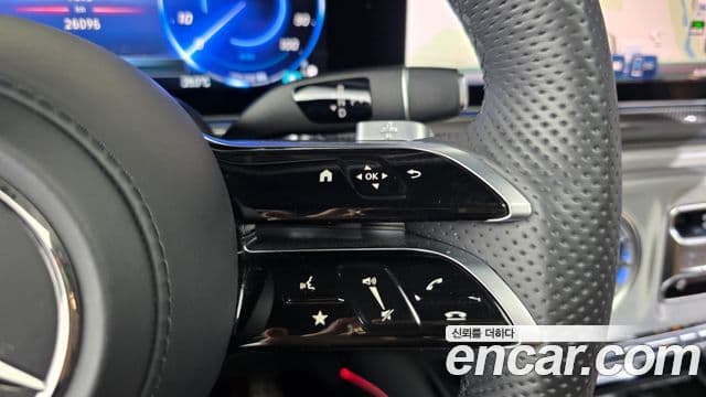 Mercedes-Benz G-Class 2025 — Photo 23/36