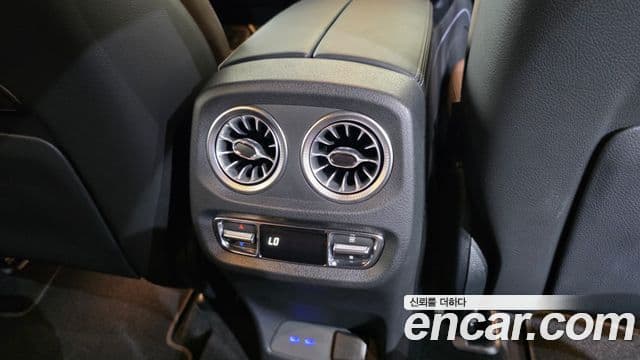 Mercedes-Benz G-Class 2025 — Photo 16/36