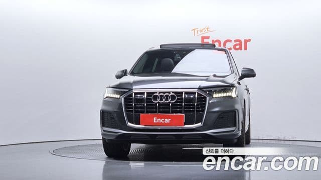 Audi Q7 2021 — ფოტო 5/30