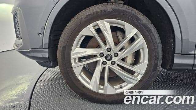 Audi Q7 2021 — ფოტო 30/30