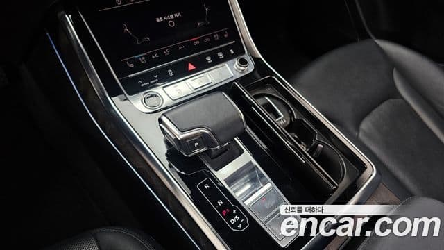 Audi Q7 2021 — ფოტო 29/30