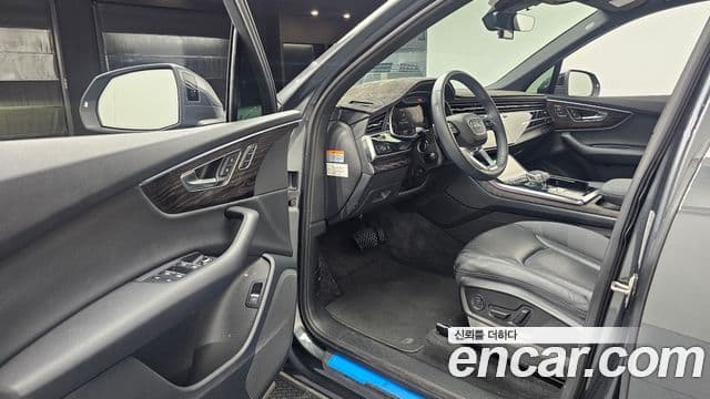 Audi Q7 2021 — ფოტო 21/30