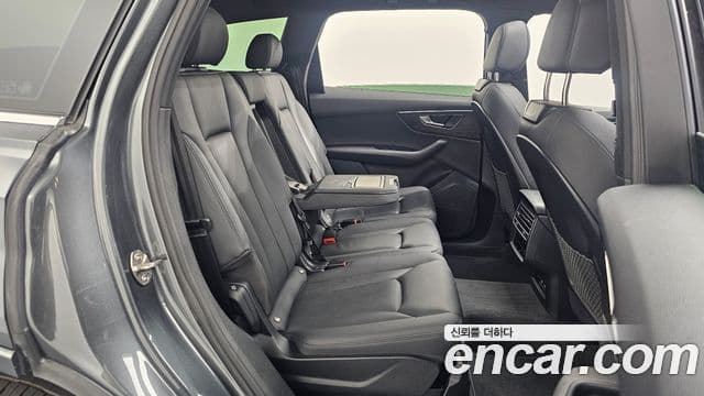 Audi Q7 2021 — ფოტო 14/30