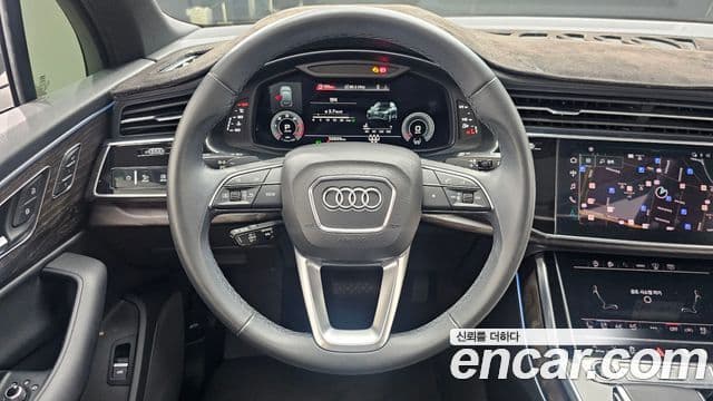 Audi Q7 2021 — ფოტო 6/30