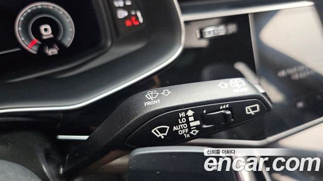 Audi Q7 2021 — ფოტო 25/30