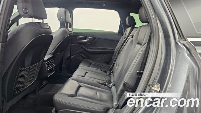 Audi Q7 2021 — ფოტო 26/30