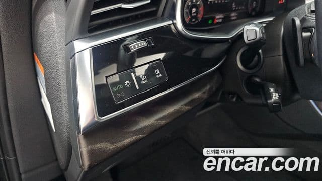 Audi Q7 2021 — ფოტო 24/30