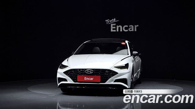 Hyundai Sonata Hybrid 2020 — Photo 12/32