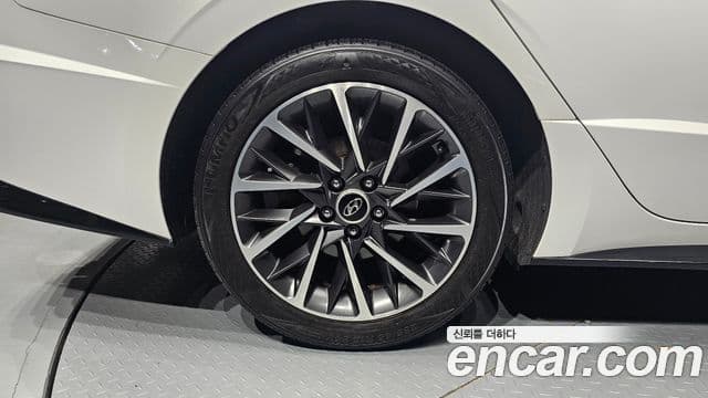 Hyundai Sonata Hybrid 2020 — Photo 1/32