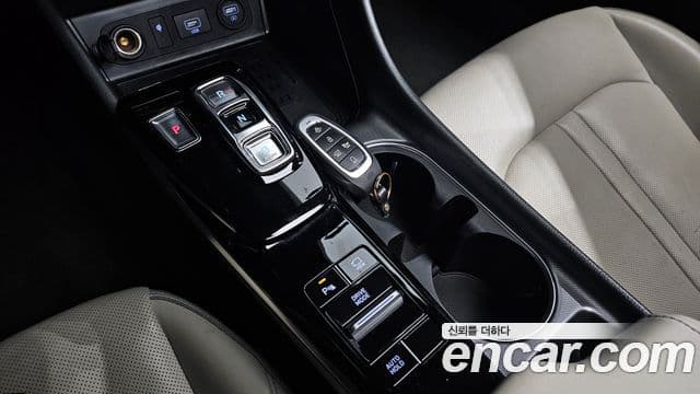 Hyundai Sonata Hybrid 2020 — Photo 2/32