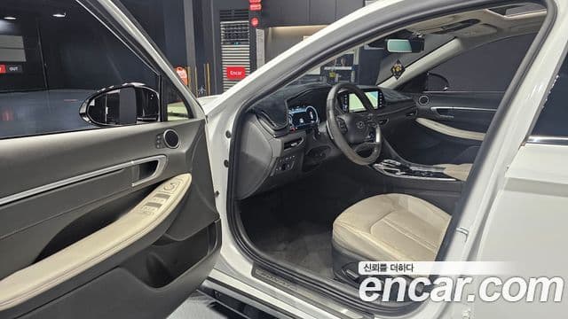 Hyundai Sonata Hybrid 2020 — Photo 26/32