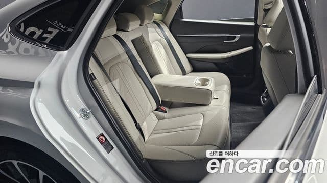 Hyundai Sonata Hybrid 2020 — Photo 11/32